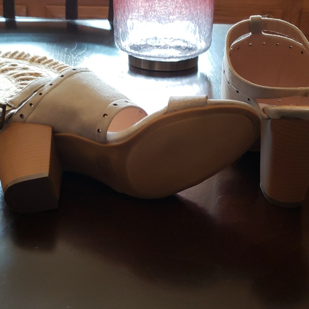 Sandals - Picture 3 of 4